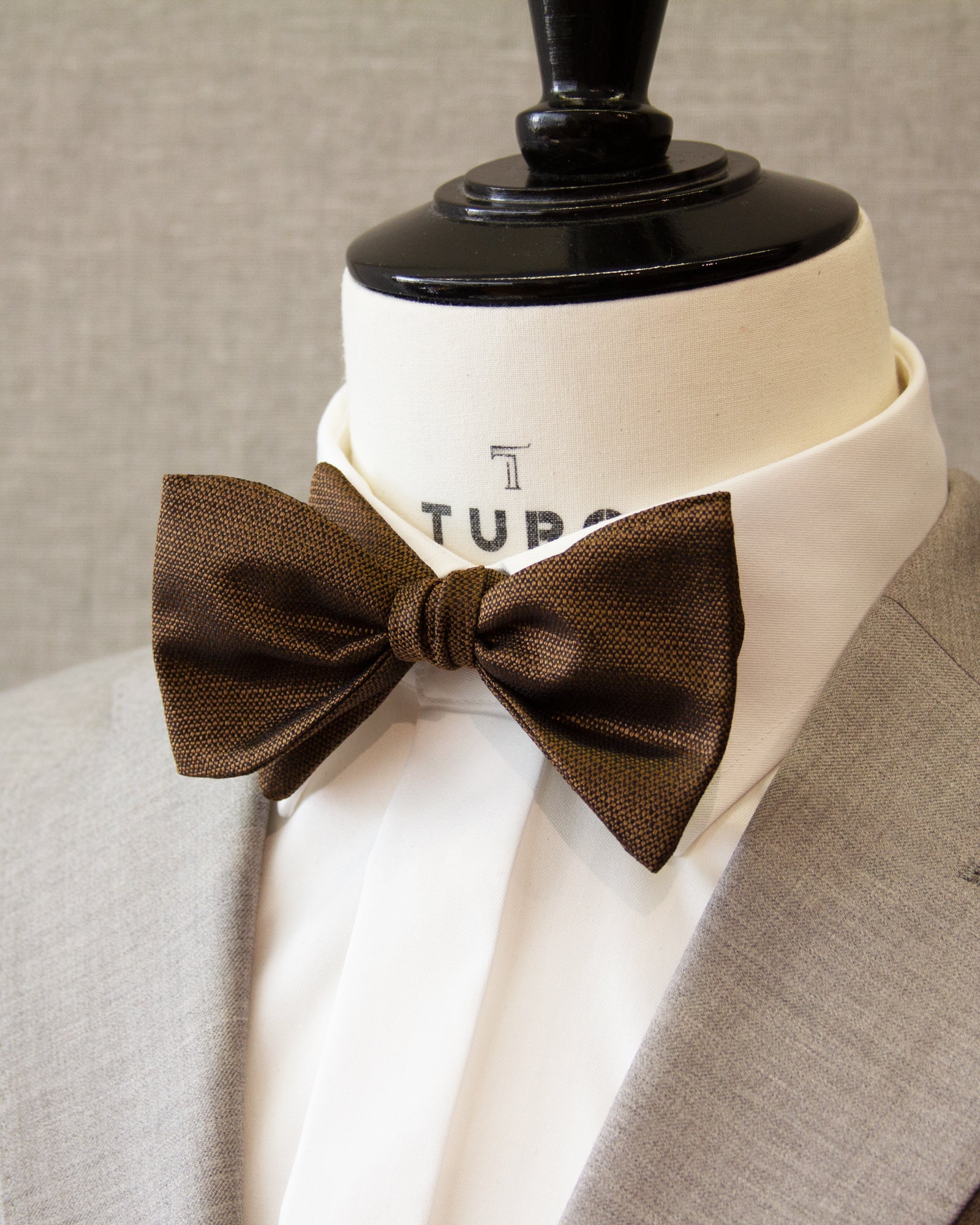 Gucci / Mickey silk bow tie ? or - Brons on Wellington